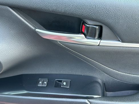 Used 2018 Toyota Camry XSE FWD image 26