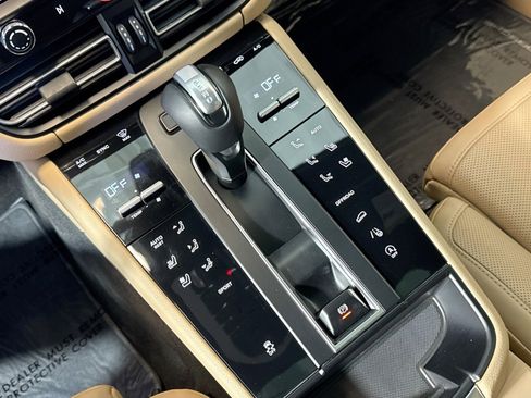 Used 2024 Porsche Macan w/ Premium Plus Package image 16