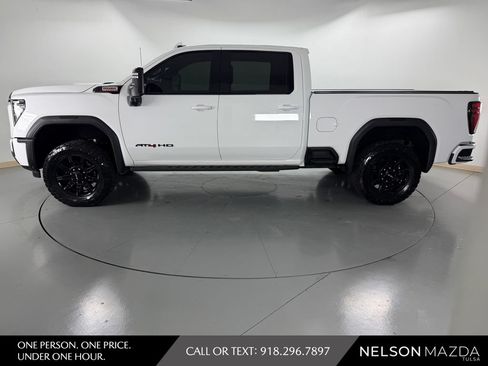 Used 2024 GMC Sierra 2500 AT4 w/ AT4 Premium Plus Package AWD/4WD image 9