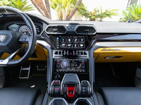 Used 2021 Lamborghini Urus AWD/4WD image 29