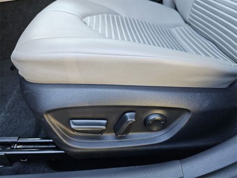 Used 2024 Toyota Camry SE image 13