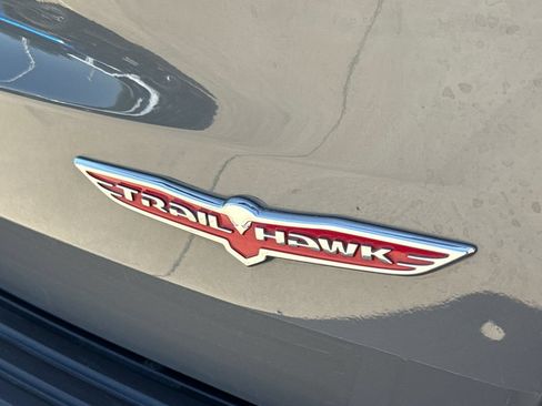 Used 2021 Jeep Grand Cherokee Trailhawk AWD/4WD image 11