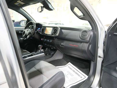 Used 2020 Toyota Tacoma TRD Sport image 30
