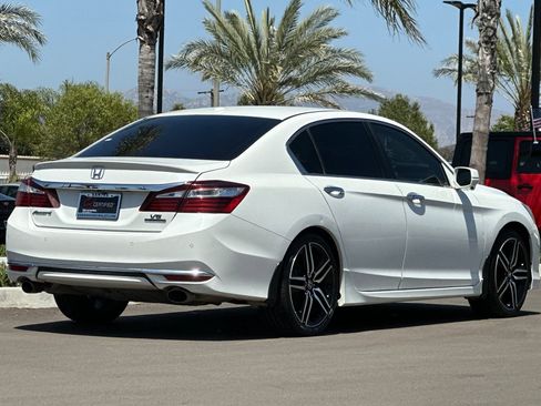 Used 2016 Honda Accord Touring image 4