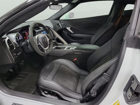 Used 2018 Chevrolet Corvette Z06 RWD image 11