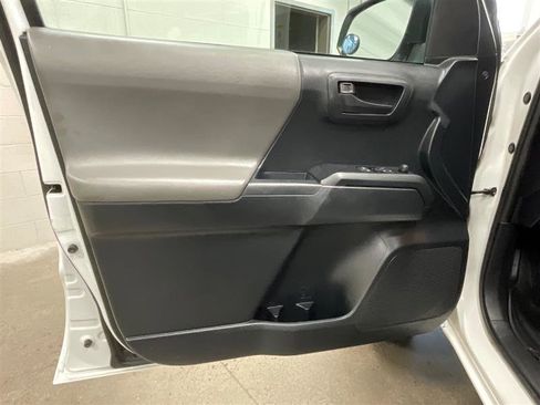 Used 2019 Toyota Tacoma SR image 10
