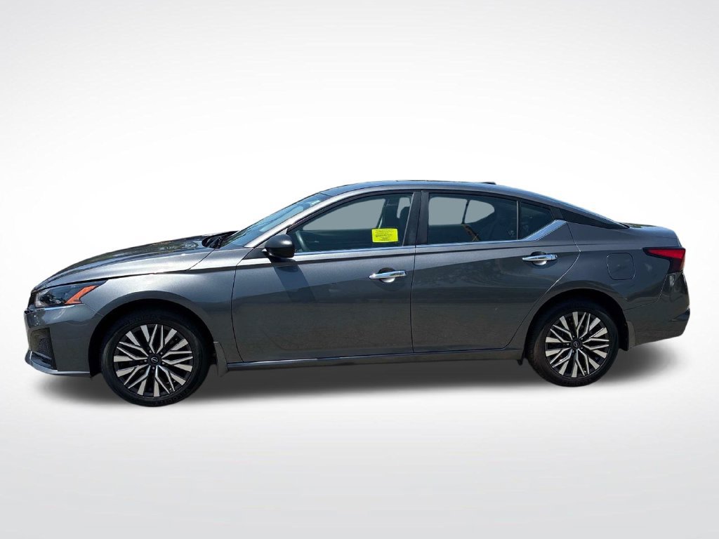 Used 2024 Nissan Altima 2.5 SV AWD/4WD image 4