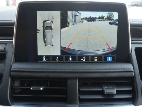 Used 2023 Chevrolet Suburban Z71 w/ Luxury Package AWD/4WD image 6