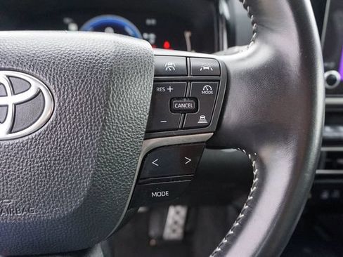 Used 2025 Toyota Camry SE FWD image 19