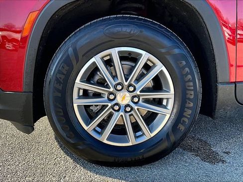 Used 2023 Chevrolet Traverse LT image 7