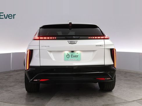 Used 2024 Cadillac Lyriq Sport w/ LPO, Floor Liner Package AWD/4WD image 15