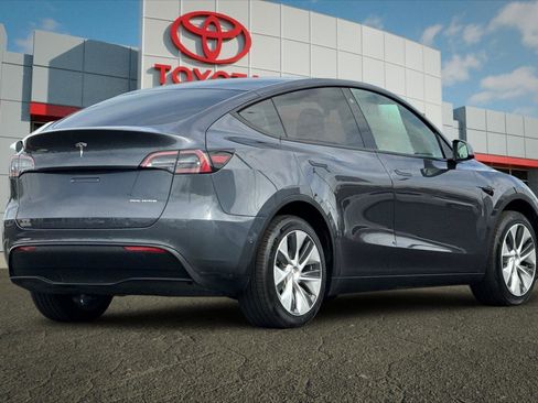 Used 2022 Tesla Model Y Long Range AWD/4WD image 3