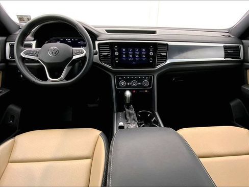 Certified 2023 Volkswagen Atlas Cross Sport SE w/ Panoramic Sunroof Package AWD/4WD image 12