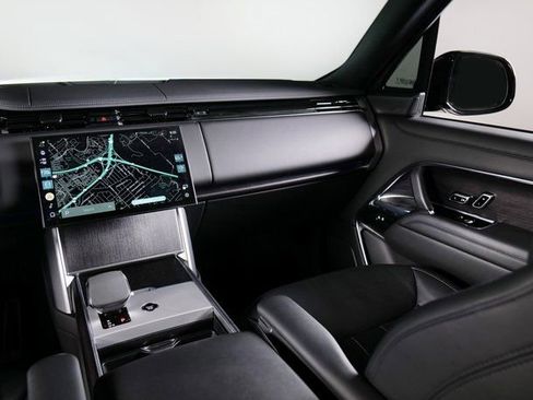 Used 2024 Land Rover Range Rover SE image 16