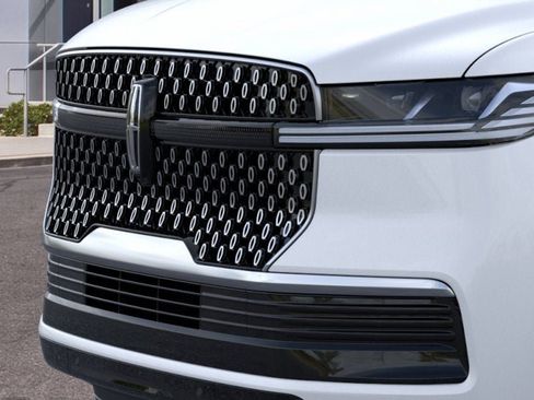 New 2026 Lincoln Navigator L Reserve AWD/4WD image 17