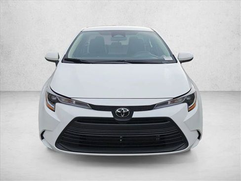 Used 2025 Toyota Corolla LE FWD image 2
