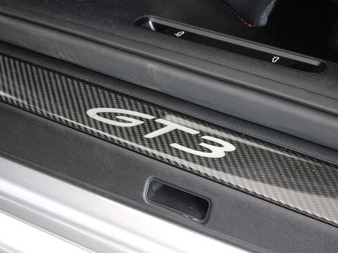 Used 2024 Porsche 911 GT3 RWD image 30