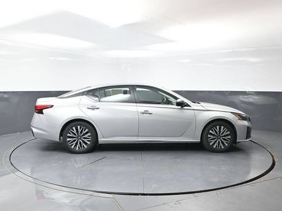 Used 2024 Nissan Altima 2.5 SV