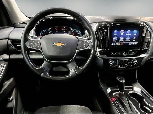 Used 2020 Chevrolet Traverse LT w/ Driver Confidence II Package image 9