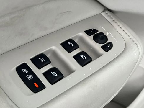 Used 2023 Volvo XC60 B5 Plus image 14