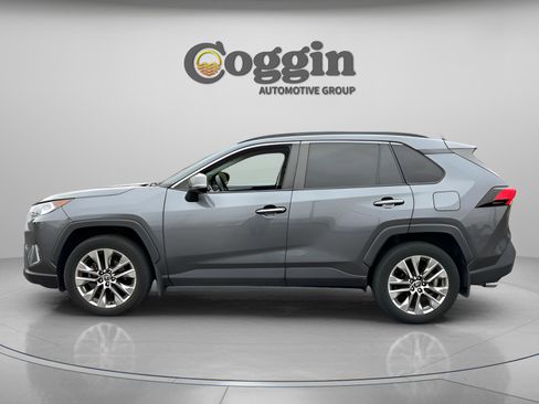 Used 2020 Toyota RAV4 XLE Premium image 2