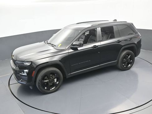 Used 2023 Jeep Grand Cherokee Limited w/ Black Appearance Package image 50