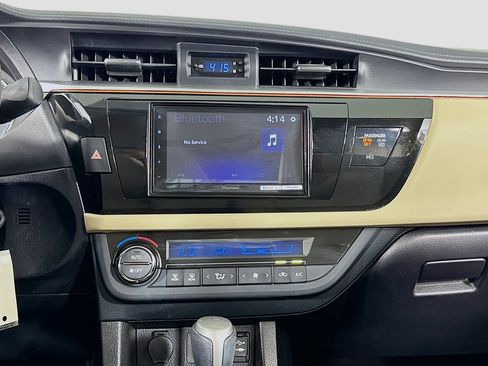Used 2016 Toyota Corolla LE FWD image 13