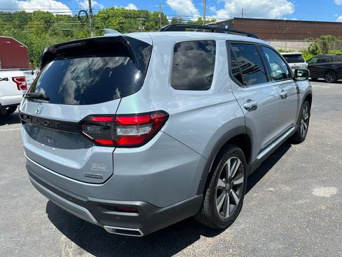 Used 2023 Honda Pilot Touring image 5