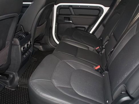 Used 2025 Land Rover Defender 110 X-Dynamic SE image 5