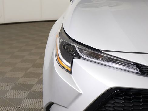 Used 2021 Toyota Corolla LE image 11