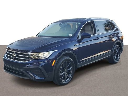 Certified 2023 Volkswagen Tiguan SE image 2