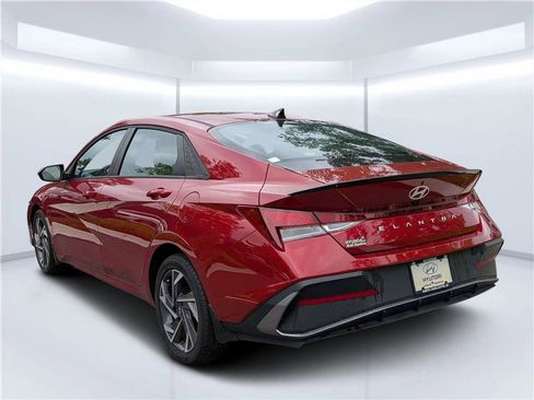 Used 2025 Hyundai Elantra Sport FWD image 6
