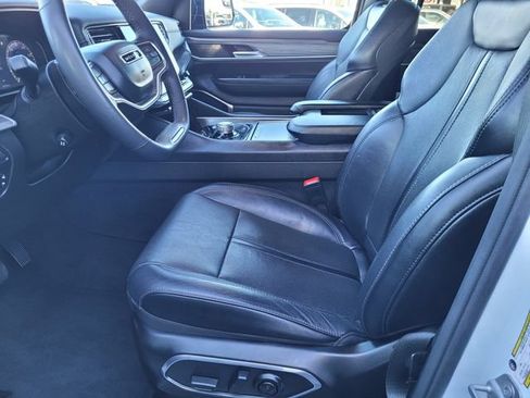 Certified 2024 Jeep Wagoneer Series II w/ Flexible Seating Group RWD image 15