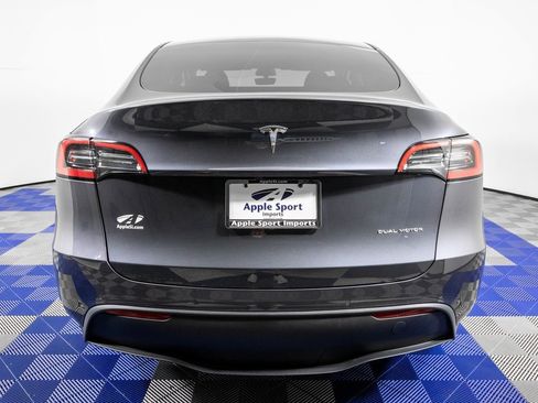 Used 2022 Tesla Model Y Long Range image 5