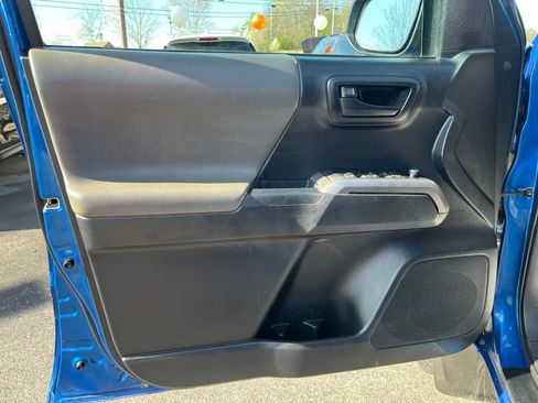 Used 2018 Toyota Tacoma SR5 image 12
