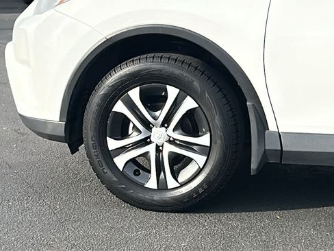 Used 2016 Toyota RAV4 LE AWD/4WD image 9
