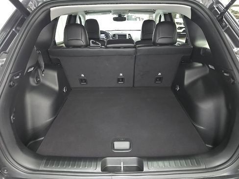 Used 2023 Jeep Cherokee Altitude Lux image 11