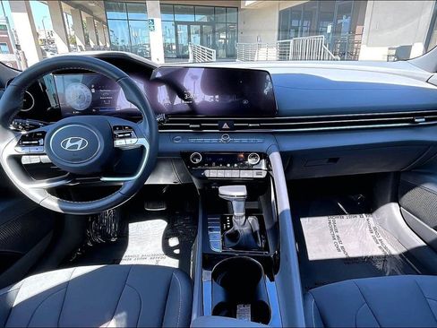 Certified 2025 Hyundai Elantra SEL FWD image 11