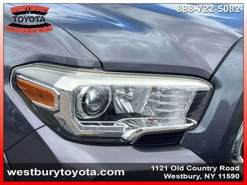 Used 2018 Toyota Tacoma TRD Sport AWD/4WD image 12