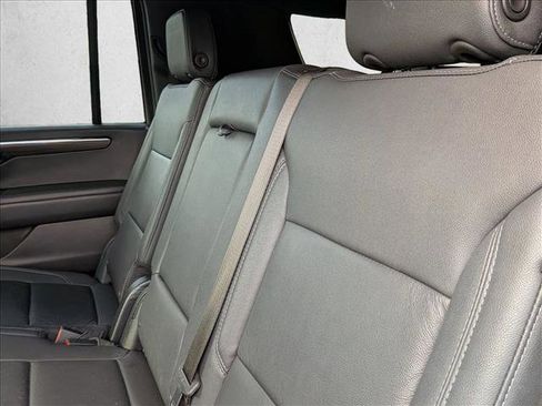 Used 2025 Chevrolet Suburban Z71 image 14
