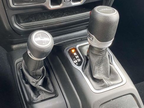 Used 2022 Jeep Gladiator Sport AWD/4WD image 32