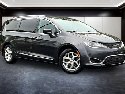 Used 2018 Chrysler Pacifica Touring-L w/ Tire & Wheel Group