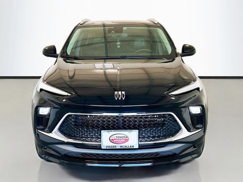 Used 2025 Buick Encore GX Sport Touring FWD image 2