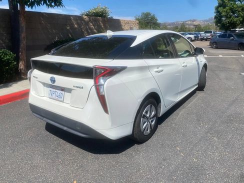 Used 2016 Toyota Prius Four FWD image 7
