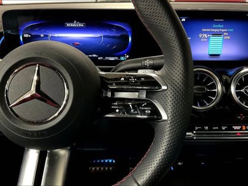 Used 2025 Mercedes-Benz EQB 300 4MATIC image 21