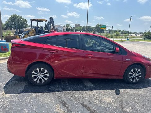 Used 2020 Toyota Prius XLE w/ Advanced Technology Package AWD/4WD image 2