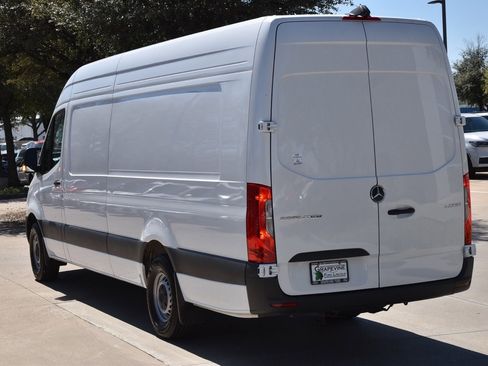 Used 2025 Mercedes-Benz Sprinter 2500 image 10