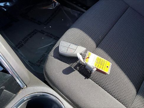 Used 2024 GMC Canyon Elevation w/ Convenience Package image 11