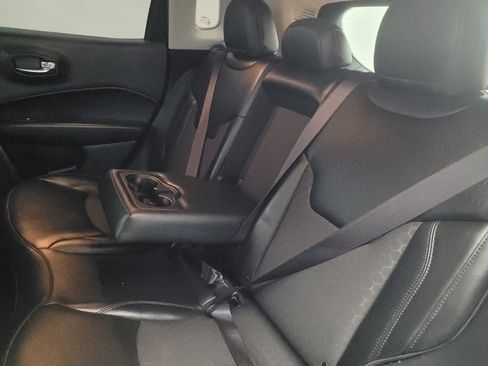 Used 2019 Jeep Compass Latitude FWD image 18