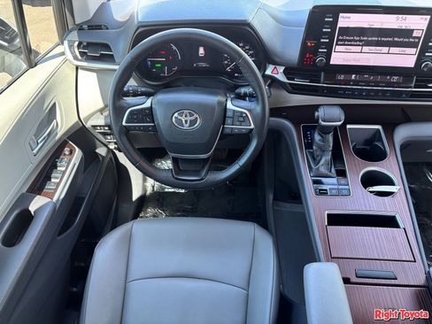 Certified 2021 Toyota Sienna XLE FWD image 16